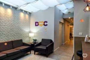 Espaço de conforto médico com ambiente reservado para profissionais de odontologia no coworking em São Paulo.